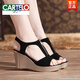 卡帝樂(lè )鱷魚(yú)（CARTELO）2026秋防水臺松糕厚底新款真皮韓版露趾高跟坡跟魚(yú)嘴涼鞋羅馬女鞋 黑色 37