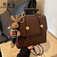 袋鼠背包女雙肩包小眾設計包包情人節潮學(xué)生時(shí)尚多用手提學(xué)院風(fēng)書(shū)包 棕色帶掛件