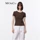MO&Co.撞邊圓領(lǐng)字母組合標語(yǔ)印花修身短袖T恤美式上衣上裝摩安珂新年紅 巧克力色 M 165