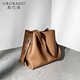 高巴度（GORBADO）水桶包包2026春夏新款女包高級感休閑時(shí)尚牛皮單肩斜挎真皮包純色 焦糖棕