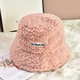 楊飾公子帽子女秋冬季仿羊羔毛防寒保暖漁夫帽韓版百搭字母毛絨盆帽日系 粉色