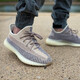 阿迪達斯 （adidas）椰子鞋三葉草男鞋女鞋椰子350 Yeezy Boost透氣跑步鞋 GY7658 灰珍珠 41