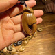 金絲楠木陰沉木雕刻手中有錢(qián)螃蟹鉗手把件小葉楨楠實(shí)木隨身盤(pán)文玩 手上有錢(qián)金絲楠 6cm左右
