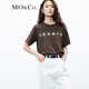 MO&Co.【美拉德】【抗菌防螨】印花圓領(lǐng)短袖寬松棉質(zhì)T恤上衣上裝 駝啡色-第2批 XS 155