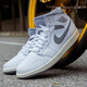耐克（NIKE） JORDAN 1 AJ1 喬1男子高幫籃球鞋 554724 白灰做舊554724-135 40