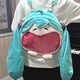 初音未來痛包可愛軟乎乎玩偶笑容fufu周邊毛絨玩具miku雙肩背包 初音未來大痛包有肩帶 圖色