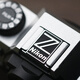 NIKON適用尼康z(mì)30/zf熱靴蓋zfc/z50/z72/z63/z9/z8/d850/d7500快門(mén)按鈕 尼康雙Zlogo黑底銀字熱靴蓋