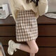 蓉月閣秋冬毛呢格子半身裙女2024新款大碼高腰短裙法式顯瘦包臀A字裙女 圖片色格子 (帶安全褲) 916# M 建議【95-105斤】