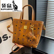袋鼠（KANGAROO）輕奢ins流行包包女女神節韓版時(shí)尚印花單肩斜挎包百搭水桶包 棕色有掛件
