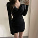 桃伊悠小眾設計褶皺收腰包臀裙女性感V領(lǐng)修身顯瘦長(cháng)袖連衣裙百搭短裙子 黑色 2XL