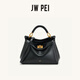 JW PEI手提包女Lucia2024新款女士單肩包包通勤斜挎包復古小拎包2T68 黑色