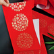 鈴?fù)┐汗?jié)銅版對(duì)聯(lián)紙加厚手寫空白春聯(lián)七言瓦當(dāng)萬(wàn)年紅專用紙 百?？?風(fēng)吹不破-曬不變色) 2.5米*寬37cm 11言-5對(duì)帶橫批