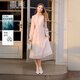 香影法式v領(lǐng)粉色連衣裙女2026春季新款優(yōu)雅氣質(zhì)長(cháng)袖絕美高腰裙子 粉紅 S