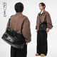 黑田矢衛爆裂紋斜挎包男款高級感大容量男生2025新款時(shí)尚休閑包女生通勤包 黑色