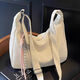 察今 新款包包女士2025新款潮絲絨簡(jiǎn)約休閑單肩包上課通勤斜挎餃子包 米白色【帶掛件】