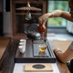 茗聚誼鑫（MINGJUYIXIN） 整塊烏檀木茶盤家用簡 功夫茶具實(shí)木茶臺茶托排水式 禪意50*30*4.5