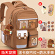樂(lè )布熊卡皮巴拉小學(xué)生書(shū)包女童一二年級男孩三到六女生輕便兒童減負護脊 棕色+送掛飾+11件套+筆盒 大號3-6年級