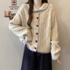 AEMAPE大碼胖mm秋冬季復古愛(ài)心扣慵懶風(fēng)娃娃領(lǐng)麻花毛衣女寬松針織衫外套 灰邊杏 M 建議100斤內