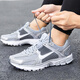 耐克（NIKE）男鞋 2025夏季新款運(yùn)動(dòng)鞋舒適透氣復(fù)古鞋低幫休閑鞋 VOMERO 5/灰 42.5