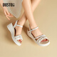 大東沙灘涼鞋女鞋2026夏季新款坡跟一字扣舒適拉皺X0201 米色  38