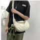 橙央潮牌斜挎包男士帆布單肩包女生休閑百搭背包2026新款日系斜跨包包 白色   關(guān)注店鋪送徽章 包包+青蛙掛件