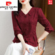皮爾卡丹（pierre cardin）紅色娃娃領(lǐng)提花襯衫女2025年秋裝新款洋氣媽媽收腰顯瘦打底衫上衣 酒紅色 XL 115-125斤