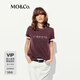 MO&Co.T恤2025夏新品抗菌防螨短袖圓領(lǐng)簡法印花做舊褪色棉質(zhì)MBE2TEET18 酒紅色 M /165