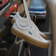 VISION STREET WEAR FLAT TOP 米白色低幫翻毛皮帆布鞋男女街頭運動(dòng)板鞋 米白色 35