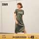 森馬連衣裙女復(fù)古休閑中長(zhǎng)裙春夏心機(jī)字母開(kāi)叉T恤裙101324114026