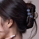 BARY REEF優(yōu)雅氣質(zhì)珍珠抓夾中號(hào)鯊魚夾發(fā)夾女2025新款后腦勺盤發(fā)高級(jí)感發(fā)飾 冰透水墨灰抓夾 長約8cm