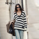 MO&Co.毛衣2024冬新品含馬海毛大V領(lǐng)條紋慵懶風(fēng)針織衫
