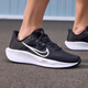 耐克（NIKE）男鞋復(fù)古跑鞋2025新款夏季時(shí)尚潮流運(yùn)動(dòng)鞋舒適耐磨輕便復(fù)古跑步鞋 001/經(jīng)典黑白 42