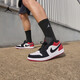 耐克（NIKE）男鞋Jordan喬丹AJ1經(jīng)典黑紅配色板鞋夏新款運(yùn)動(dòng)鞋 IB8971-106 44