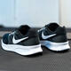 耐克（NIKE）跑步鞋男鞋 2025新款夏季運動鞋輕便低幫休閑鞋緩震慢跑鞋 SWIFT 3/經(jīng)典黑白/飛線科技 /建議拍大半碼 42