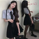 妙奕嘉jk制服學(xué)院風(fēng)套裝襯衫背帶裙夏季學(xué)生日系裙子收腰百褶裙畢業(yè)班服 襯衫百褶裙套裝 M 【上衣+短裙+領(lǐng)帶+小胸章牌】