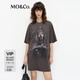 MO&Co.短袖T恤2025春新品斑駁萌寵印花抗菌防螨100%棉MBE1TEE018 鋼灰色 S /160
