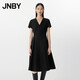JNBY/江南布衣25夏新品連衣裙修身立體設計感簡(jiǎn)約短袖V領(lǐng)5P4G13030
