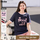 MsShe【原創(chuàng)印花撞色正肩短袖T恤】大碼女裝2025夏裝胖mm顯瘦上衣 藏青藍色現(xiàn)貨 3XL