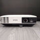 愛(ài)普生5000流明1970W投影機1080P高清無(wú)線(xiàn)wifi白天辦公會(huì )議商務(wù)培訓 白色 投影機+吊架+120英寸電動(dòng)幕布