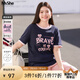 MsShe【原創(chuàng)印花撞色正肩短袖T恤】大碼女裝2025夏裝胖mm顯瘦上衣 藏青藍(lán)色現(xiàn)貨 4XL