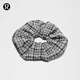 lululemon丨Uplifting 女士發(fā)圈 *加大款 LW9FVLS 黑白泡泡格紋 O/S