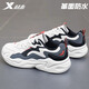 特步（XTEP）男鞋運(yùn)動(dòng)鞋男新款跑步鞋皮面透氣減震休閑鞋子男軟底老爹鞋男跑鞋 白灰黑 【皮面防水】 42