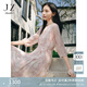 玖姿·安娜蔻【100%桑蠶絲】典雅山水印花收腰連衣裙女2025夏季新款 條粉紅 M