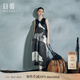 日著(zhù)原創(chuàng  )設計女裝2025秋季新款高級感絲麻印花拼接V領(lǐng)長(cháng)連衣裙子 尋黑 M