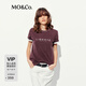 MO&Co.T恤2025夏新品抗菌防螨短袖圓領(lǐng)簡(jiǎn)法印花做舊褪色棉質(zhì)MBE2TEET18 酒紅色 M /165