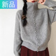 妃奧絨秋季超火慵懶風(fēng)高領(lǐng)毛衣女2025年秋冬爆款新款單排扣針織開(kāi)衫外套 淺灰色【今年流行的漂亮毛衣/冬季穿搭/獨特漂亮/高 M 【建議95-105斤】