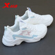 特步（XTEP）女鞋秋季皮面防水運(yùn)動(dòng)鞋官方旗艦2025新款冬休閑老爹鞋跑步鞋子女 帆白/清透藍(lán)/淺粉色 38