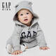 GAP嬰兒2025秋季新款字母logo抓絨連帽開(kāi)襠連體衣兒童裝805374