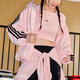 阿迪達斯（adidas）外套女裝 秋季新款三條紋舞動(dòng)系列保暖運動(dòng)休閑連帽夾克外套 KB7605/淺粉色/黑色 S