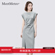 MeetMetro瑪依爾2025夏氣質(zhì)連衣裙女圓領(lǐng)字母刺繡無(wú)袖開(kāi)衩T恤裙 花灰【現貨閃電發(fā)】 M